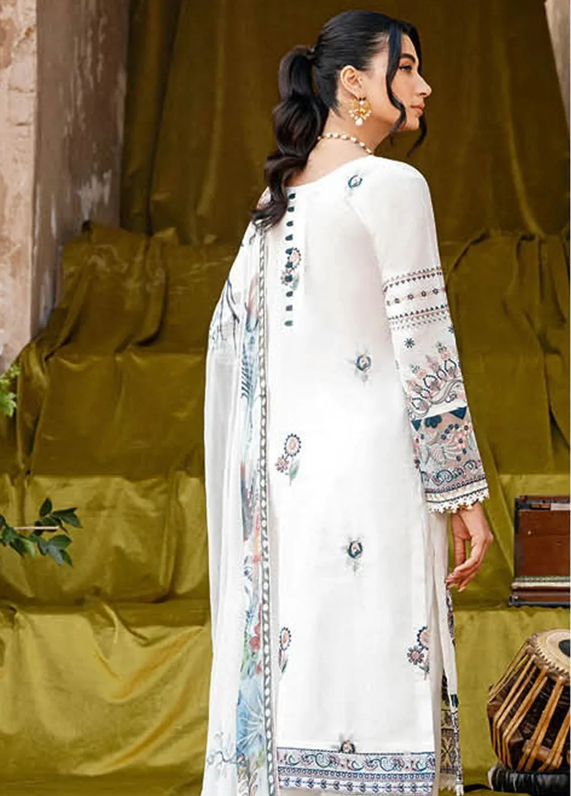 Andaaz By Ramsha Embroidered Lawn Unstitched 3 Piece Suit - 07