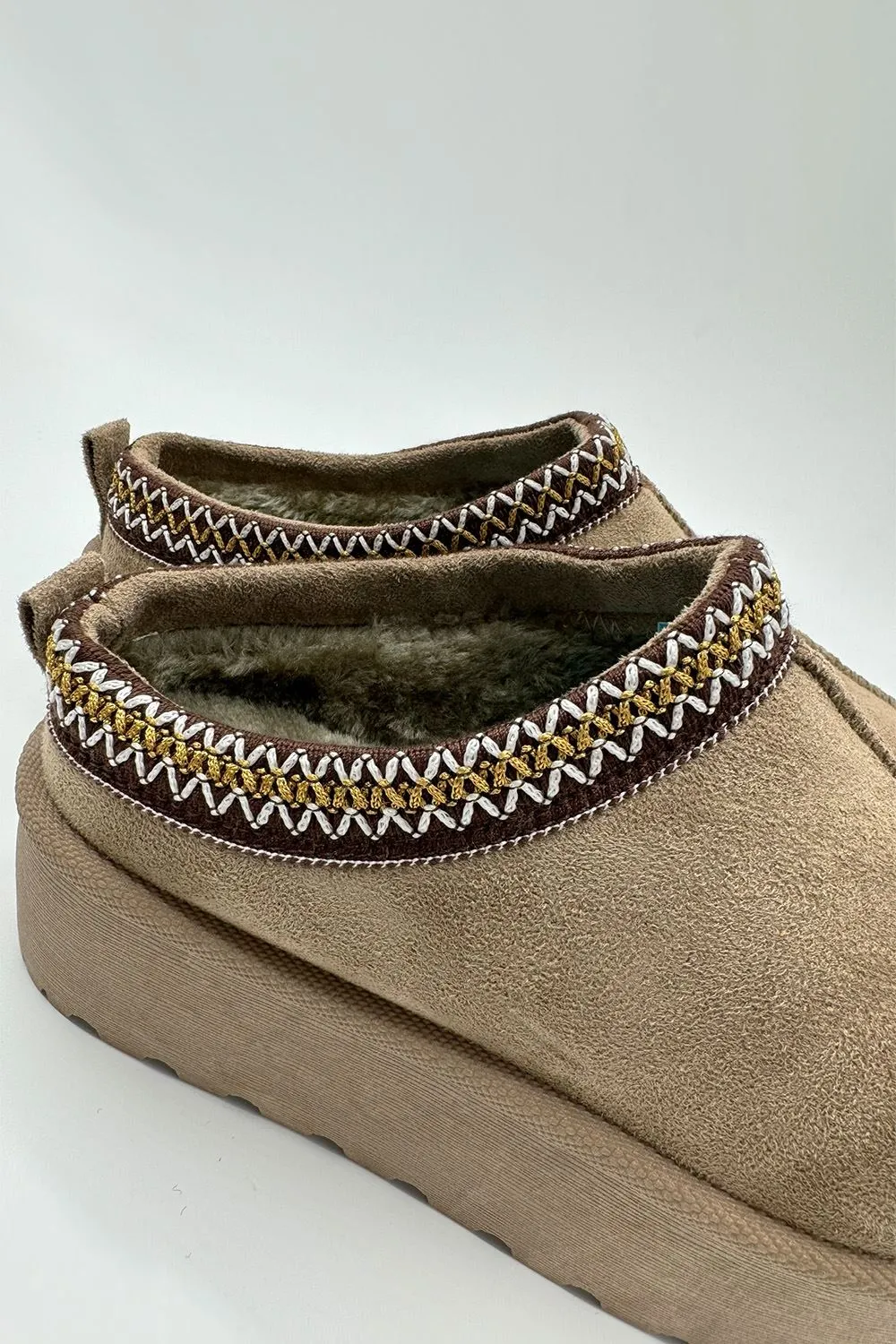 Astri Faux Fur Lining Knit Pattern Detail Flatform Slippers in Mocha