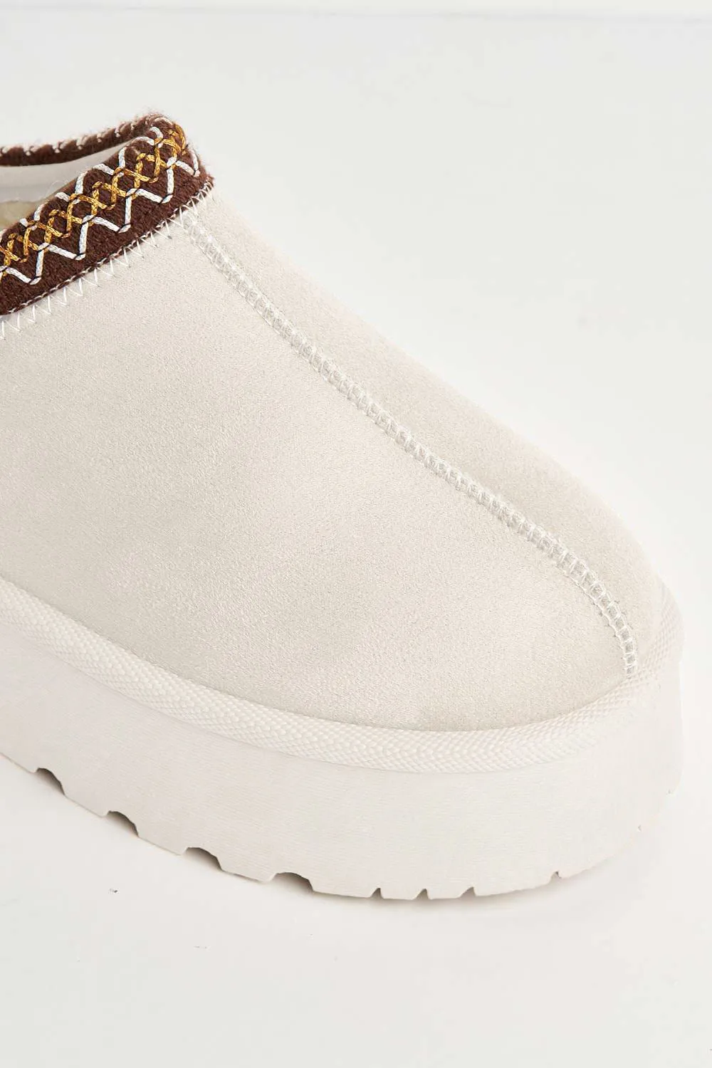 Astri Faux Fur Lining Knit Pattern Detail Flatform Slippers in White / Brown