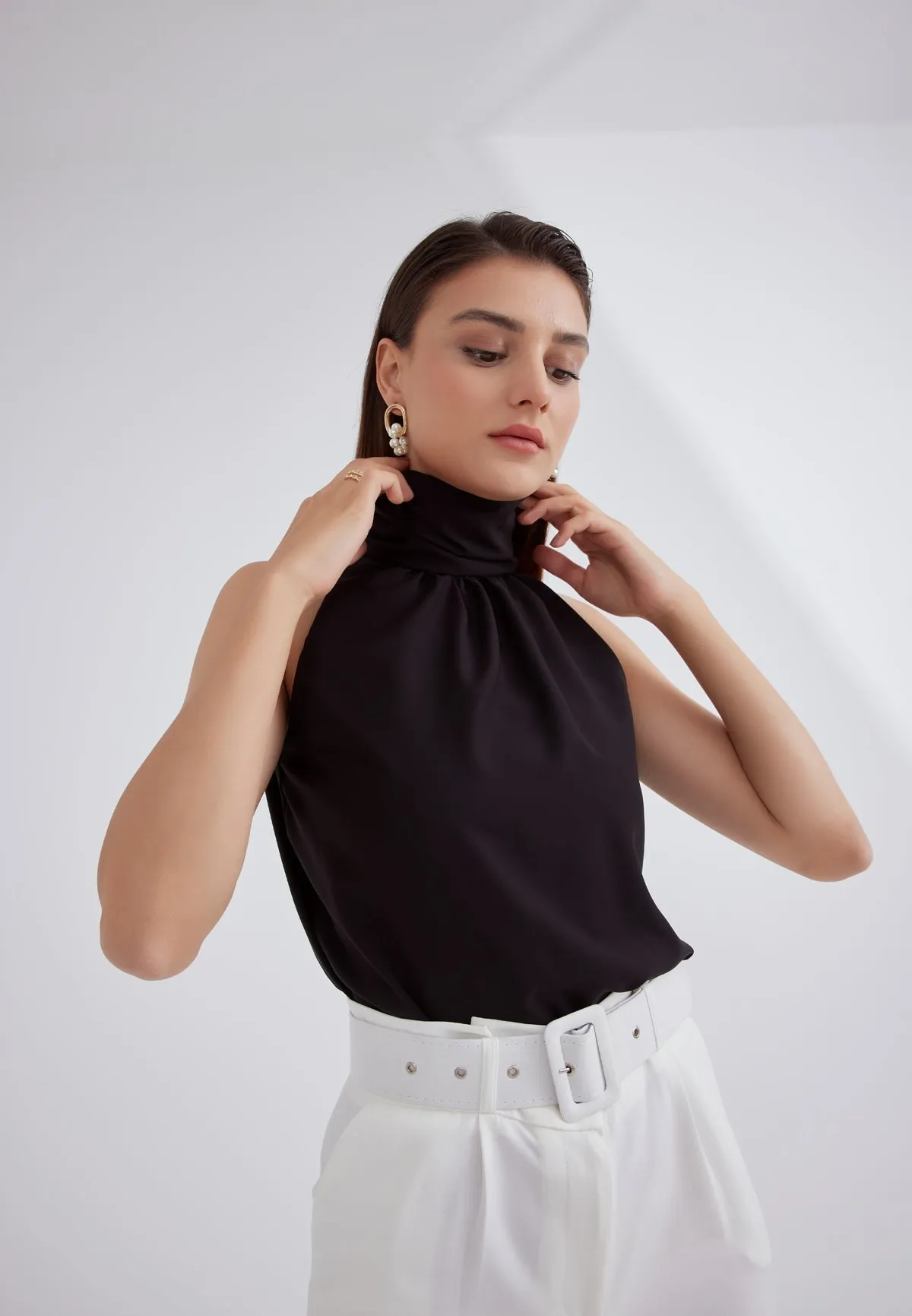 Collared sleeveless Top - BLACK